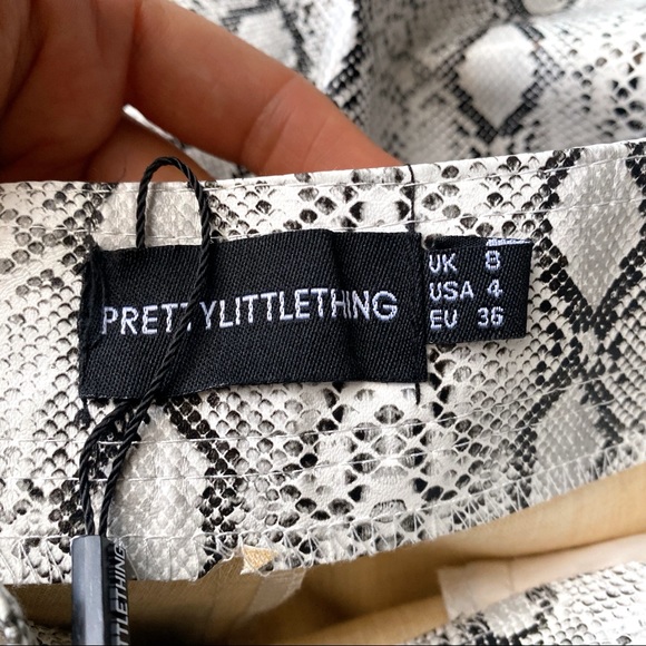 ☑️ PRETTY LITTLE THING BLACK WHITE SNAKESKIN HIGH WAIST PANTS! - Picture 7 of 11